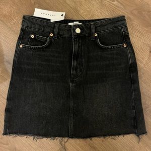TOPSHOP - Black Denim Skirt, size US 2, BNWT